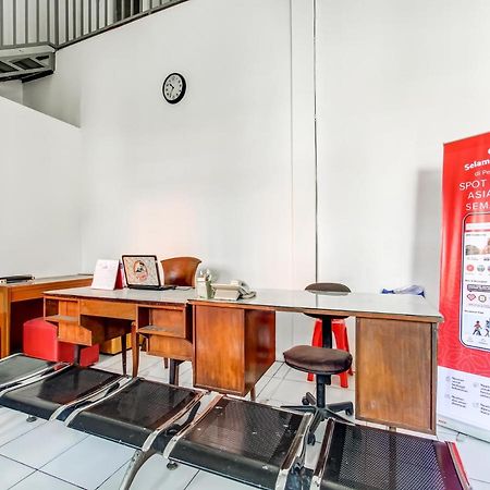 Oyo Life 91374 Asia Stay Semarang Syariah Екстер'єр фото