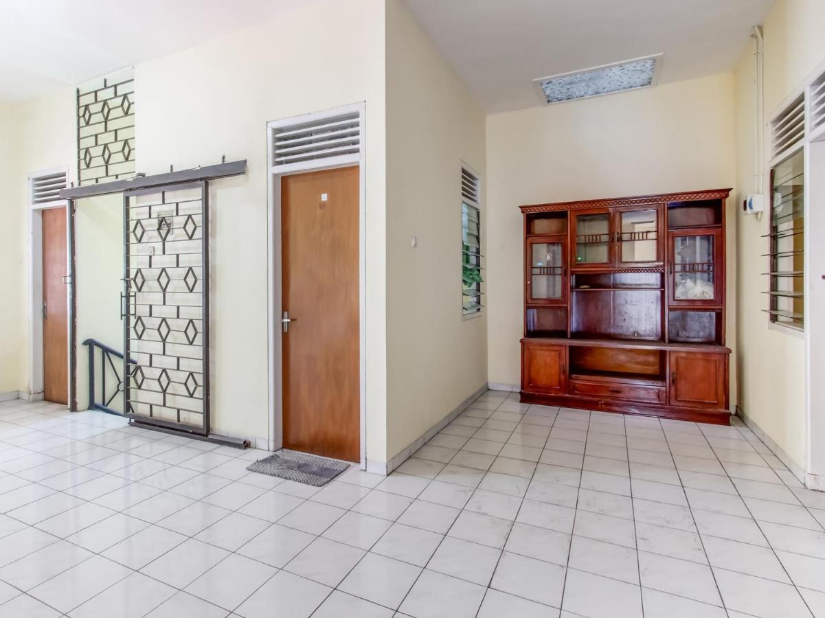 Oyo Life 91374 Asia Stay Semarang Syariah Екстер'єр фото